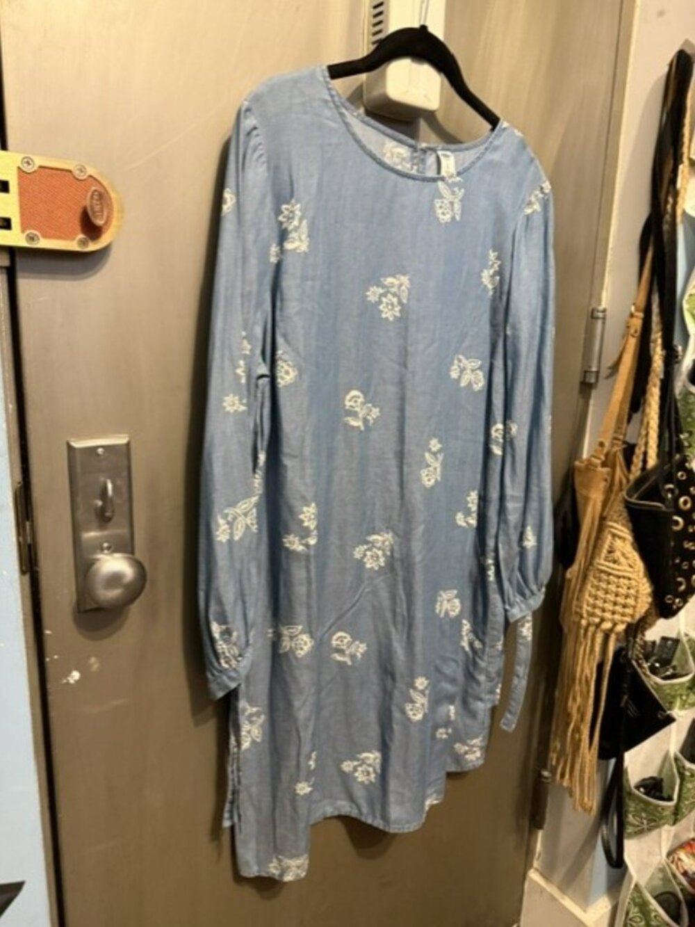 Blue chambray Old Navy white floral print shift mini dress and tie-detail sleeve - Picture 8 of 16